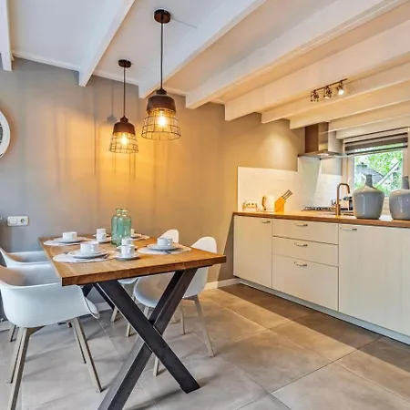 Luxe Bos Bungalow Met Airco Holiday park